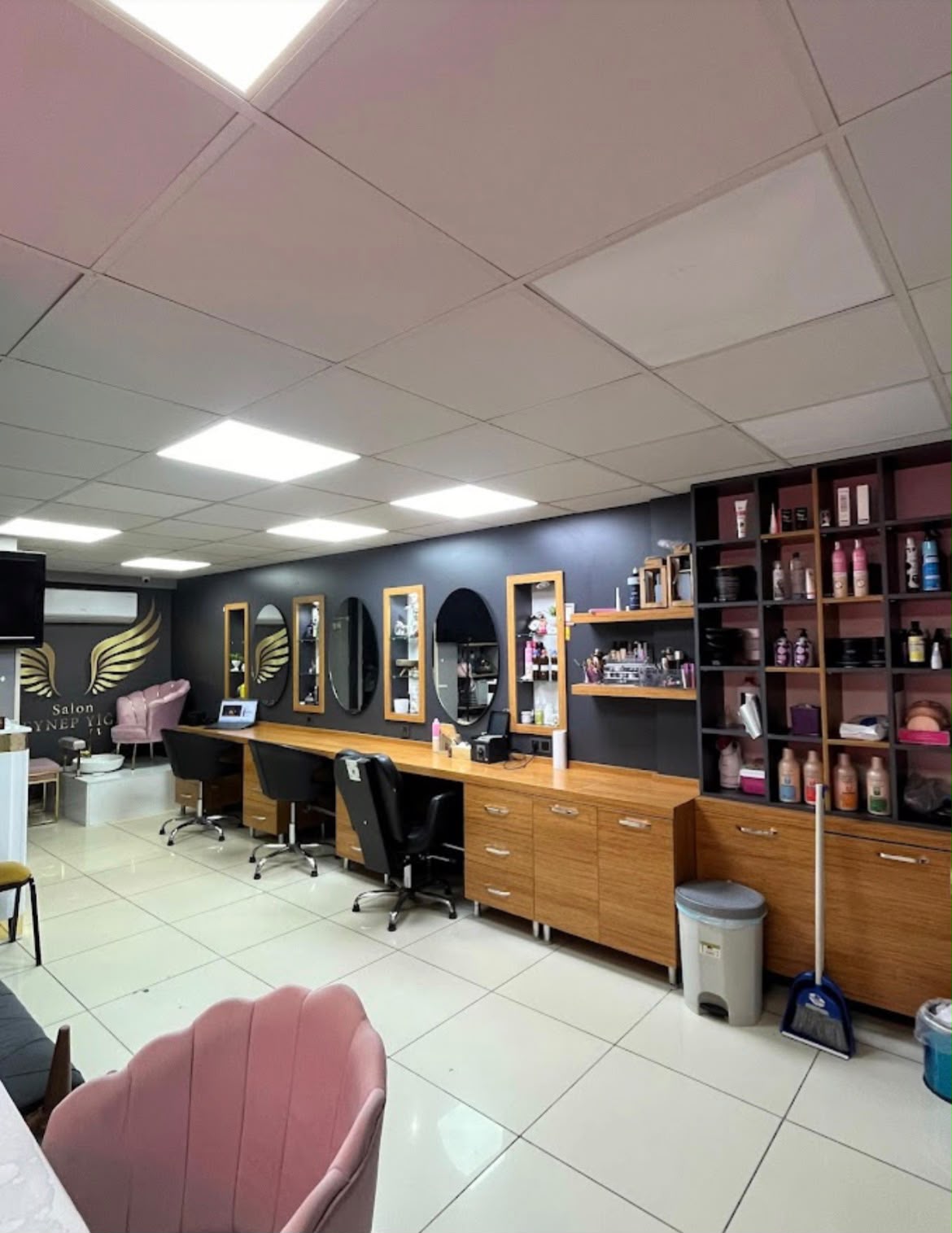 Salon Zeynep Yiğit Dükkan İçi